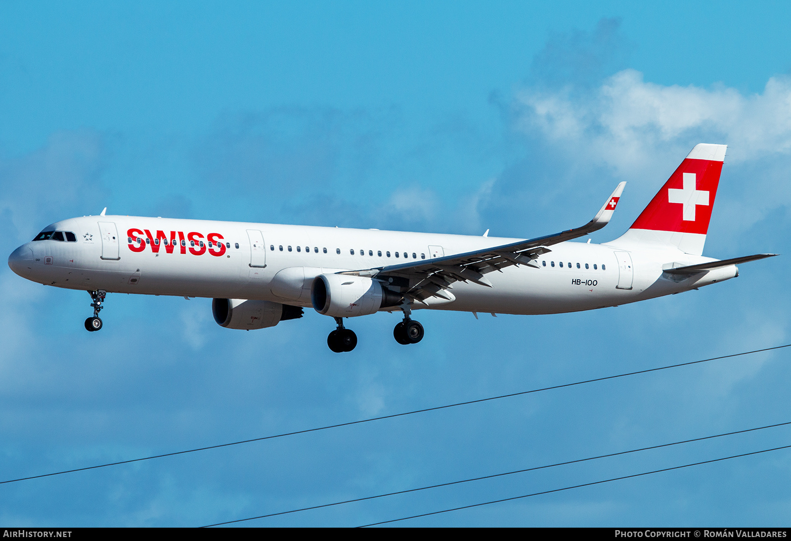 Aircraft Photo of HB-IOO | Airbus A321-212 | Swiss International Air Lines | AirHistory.net #774958
