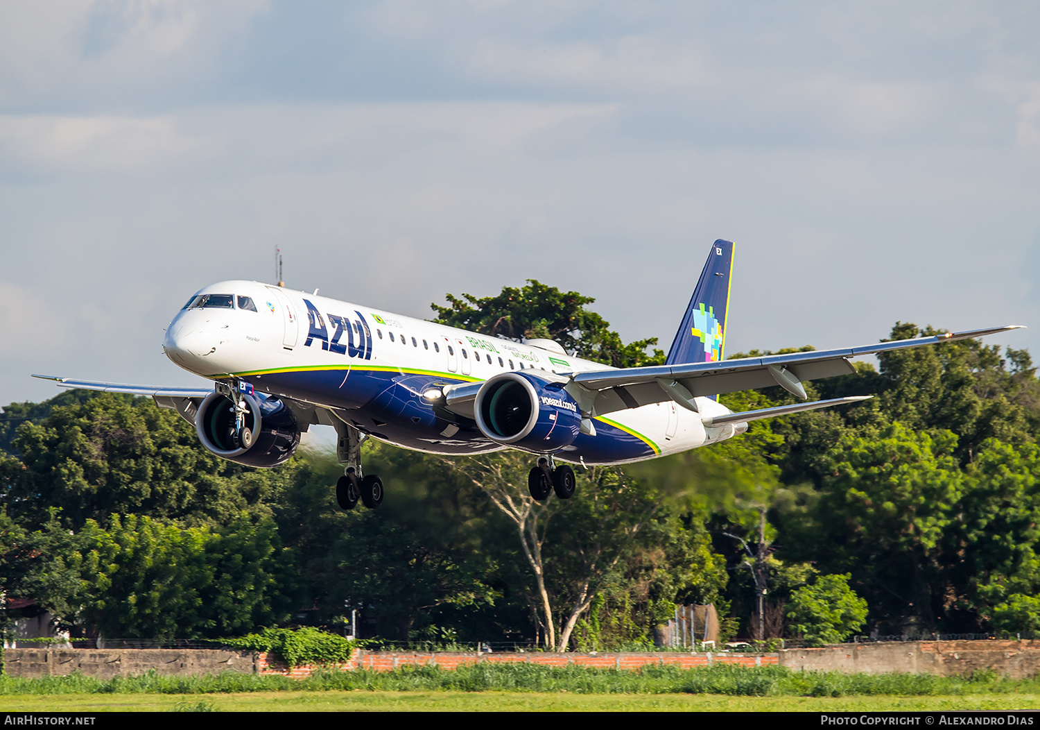 Aircraft Photo of PS-AEX | Embraer 195-E2 (ERJ-190-400) | Azul Linhas Aéreas Brasileiras | AirHistory.net #775036