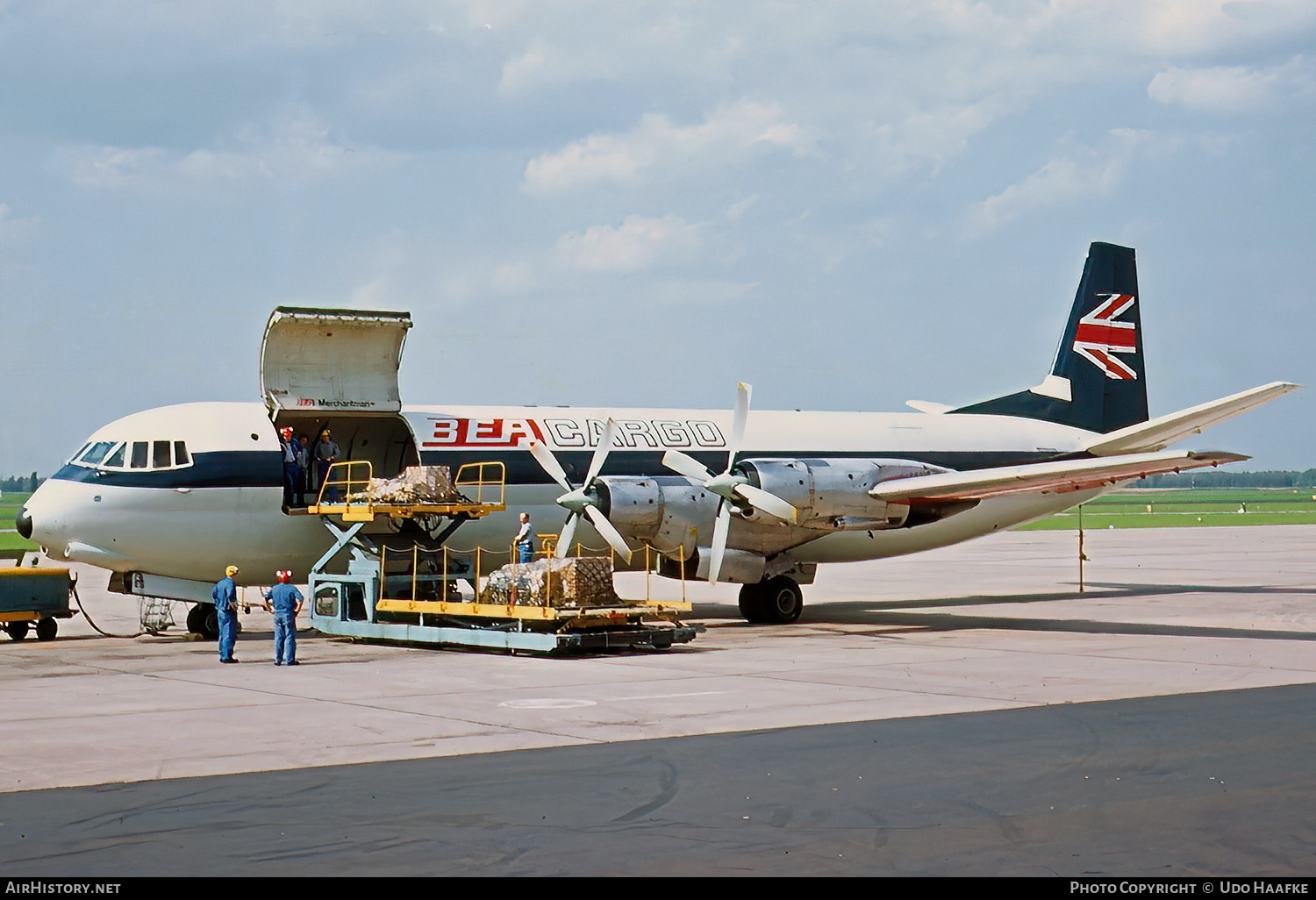Aircraft Photo of G-APEP | Vickers 953C Merchantman | BEA Cargo - British European Airways | AirHistory.net #775105
