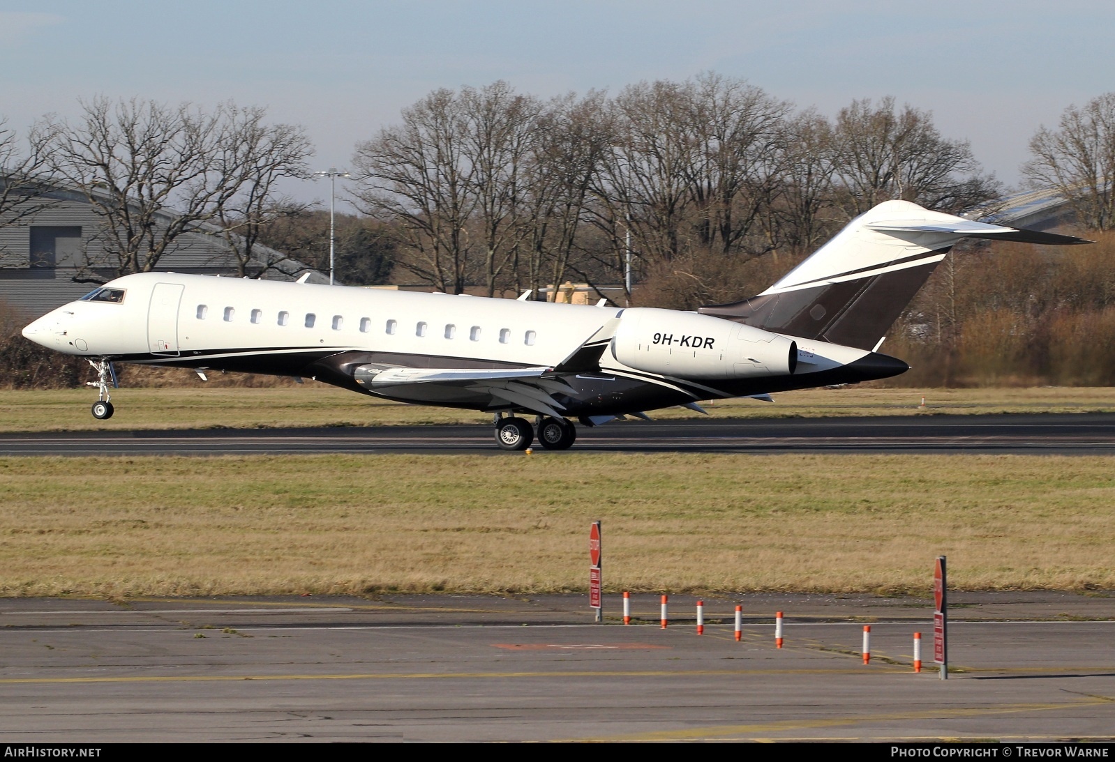Aircraft Photo of 9H-KDR | Bombardier Global Express (BD-700-1A10) | AirHistory.net #775200