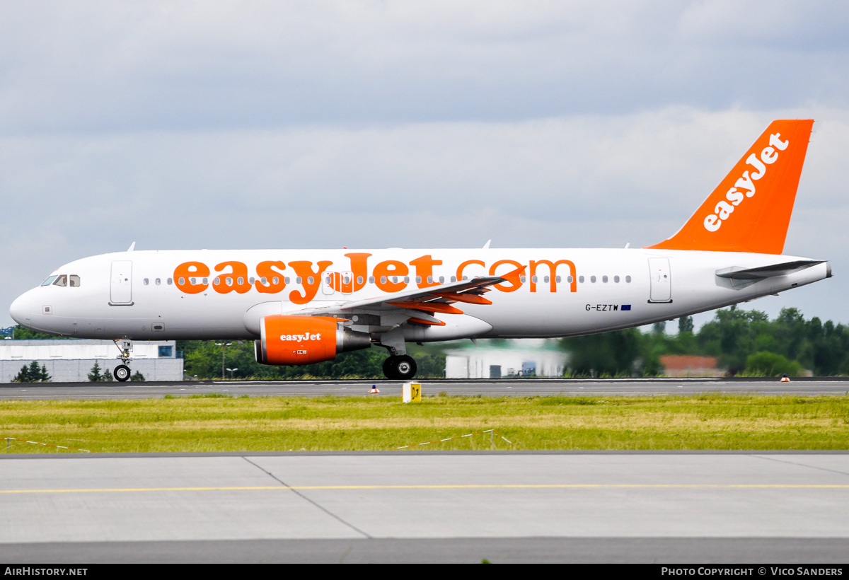 Aircraft Photo of G-EZTW | Airbus A320-214 | EasyJet | AirHistory.net #775337