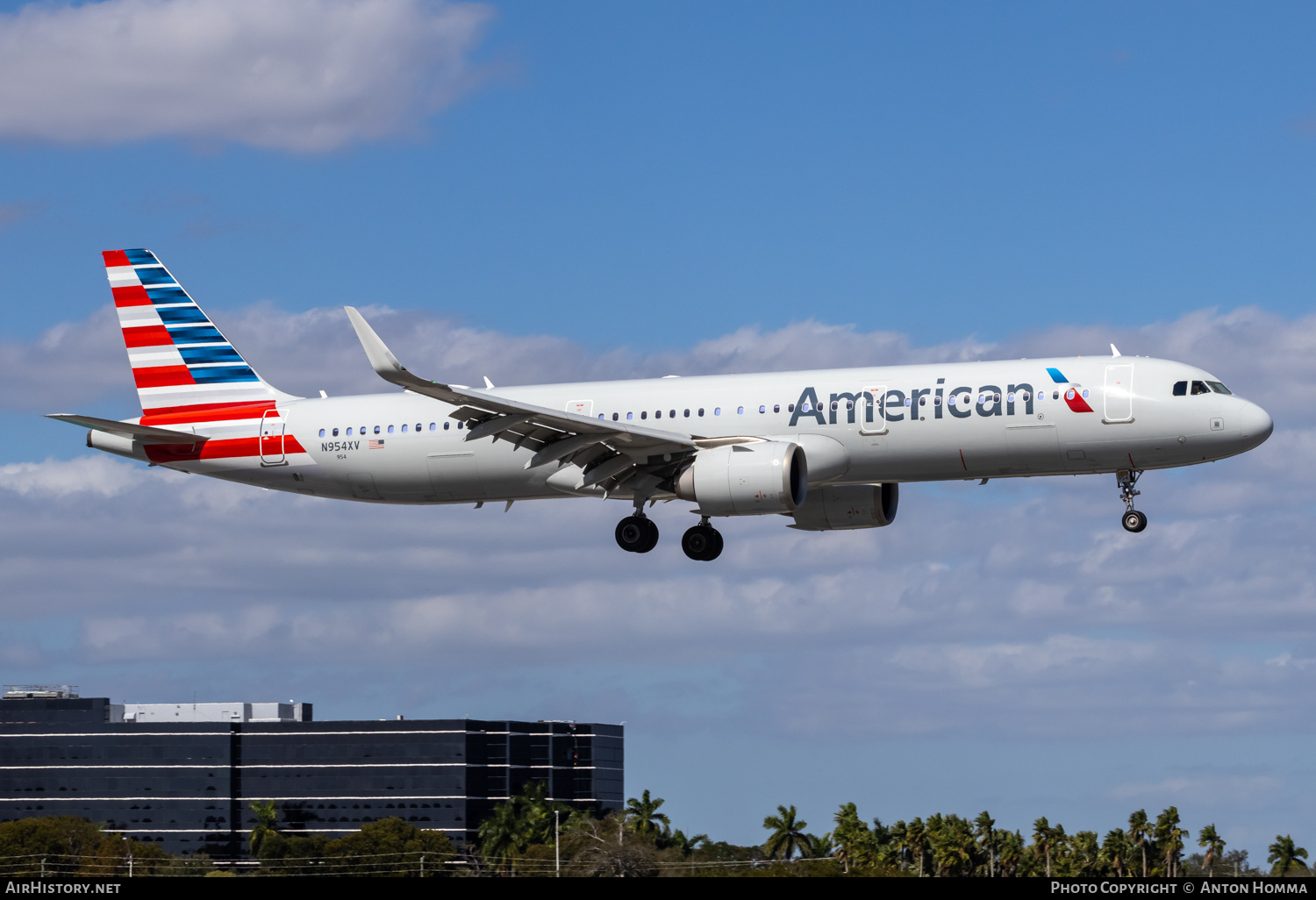 Aircraft Photo of N954XV | Airbus A321-253N | American Airlines | AirHistory.net #775452