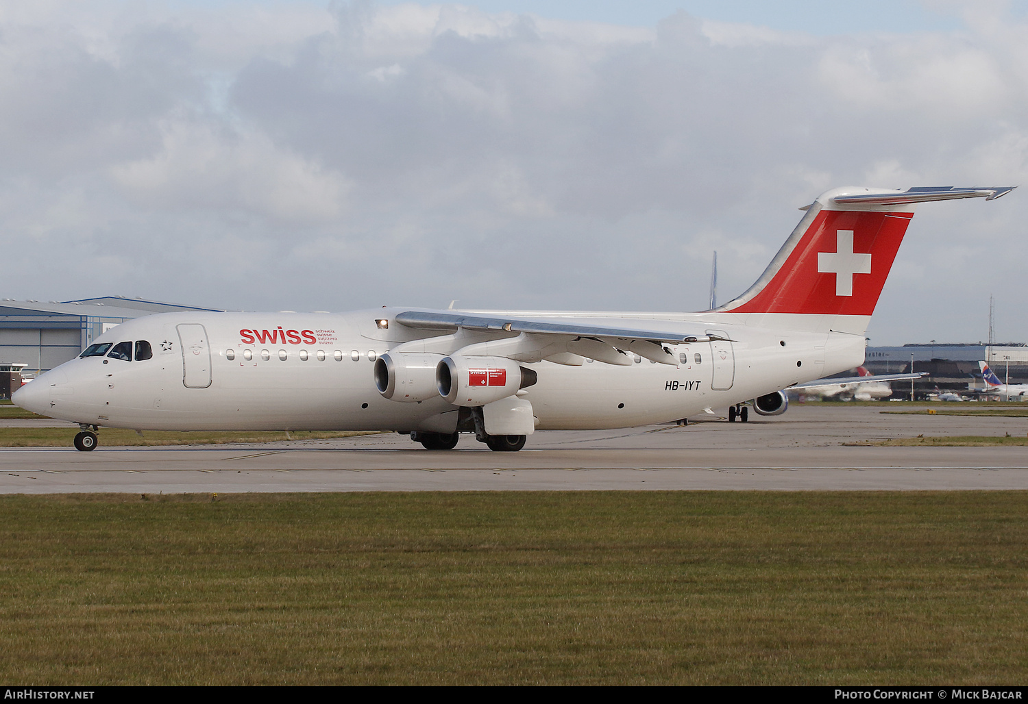 Aircraft Photo of HB-IYT | BAE Systems Avro 146-RJ100 | Swiss International Air Lines | AirHistory.net #775978