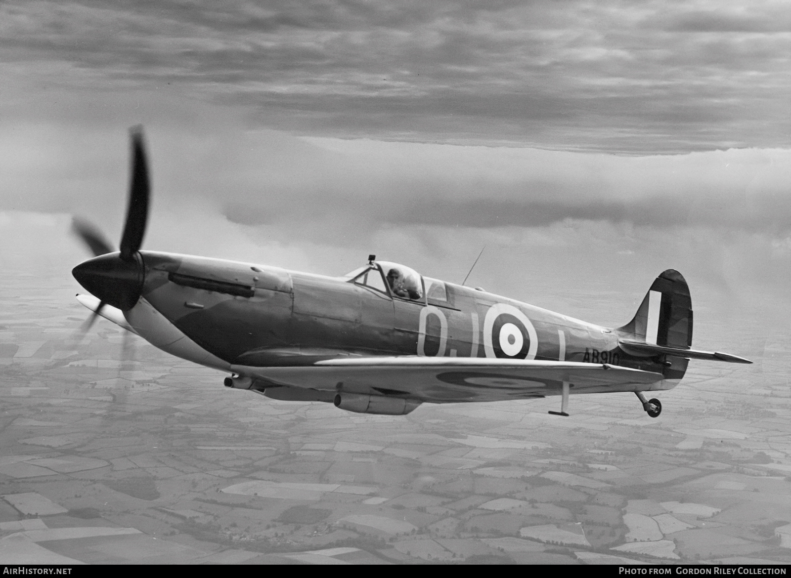 Aircraft Photo of AB910 / G-AISU | Supermarine 349 Spitfire LF5B | UK - Air Force | AirHistory.net #776115