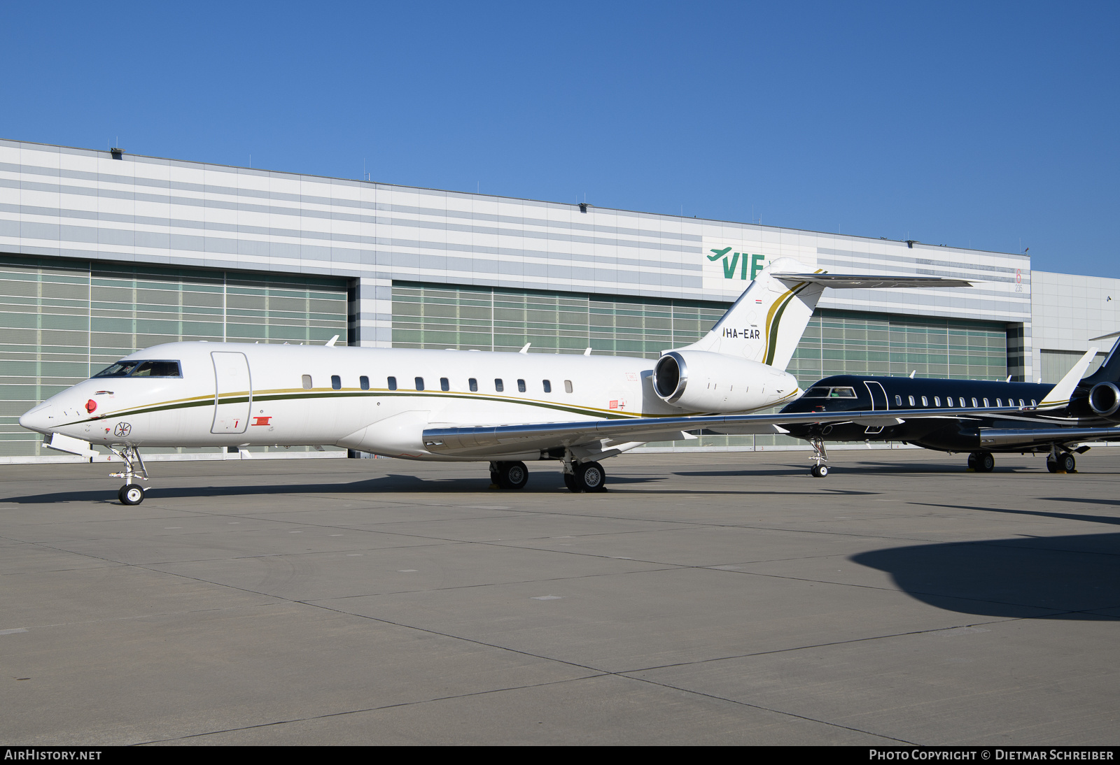 Aircraft Photo of HA-EAR | Bombardier Global 5000 (BD-700-1A11) | AirHistory.net #776136