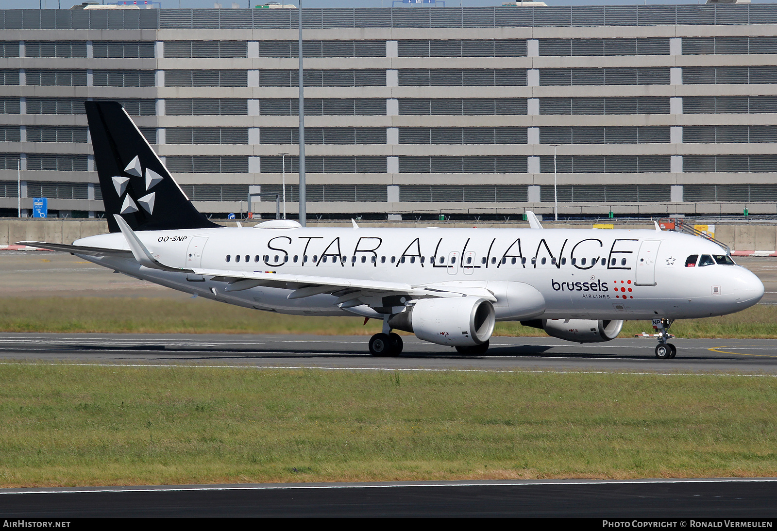 Aircraft Photo of OO-SNP | Airbus A320-214 | Brussels Airlines | AirHistory.net #776334
