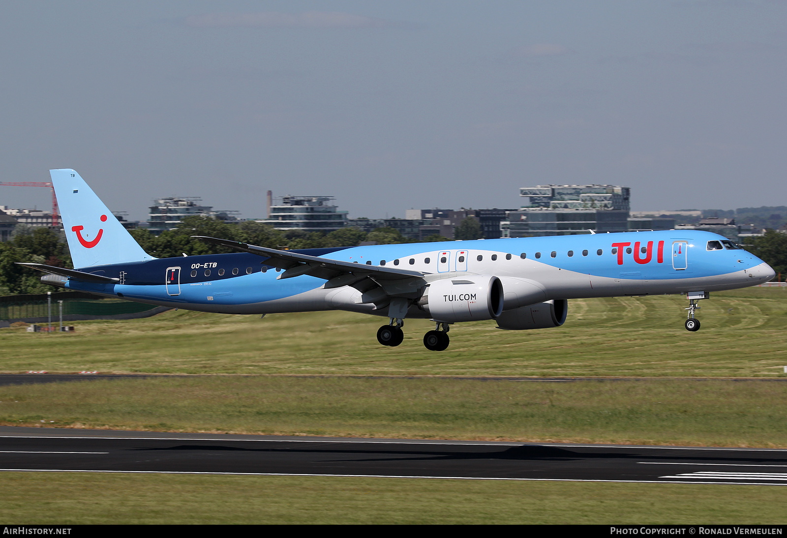 Aircraft Photo of OO-ETB | Embraer 195-E2 (ERJ-190-400) | TUI | AirHistory.net #776336