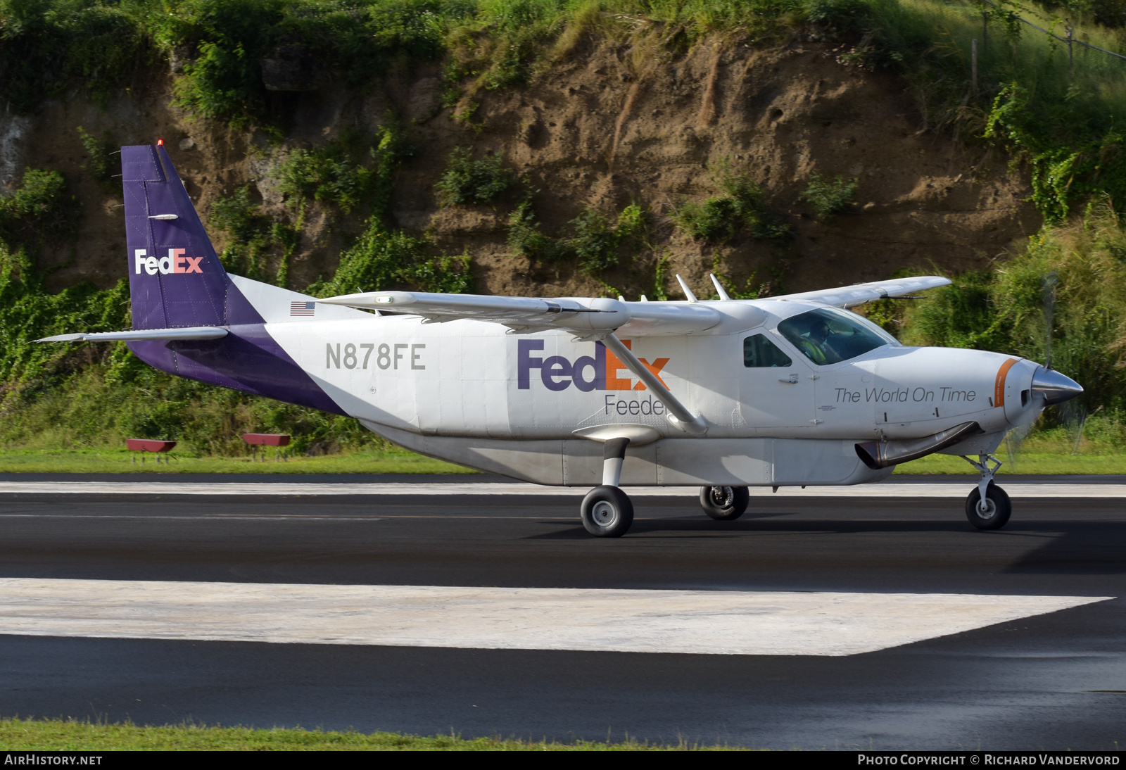 Aircraft Photo of N878FE | Cessna 208B Super Cargomaster | FedEx Feeder | AirHistory.net #776409