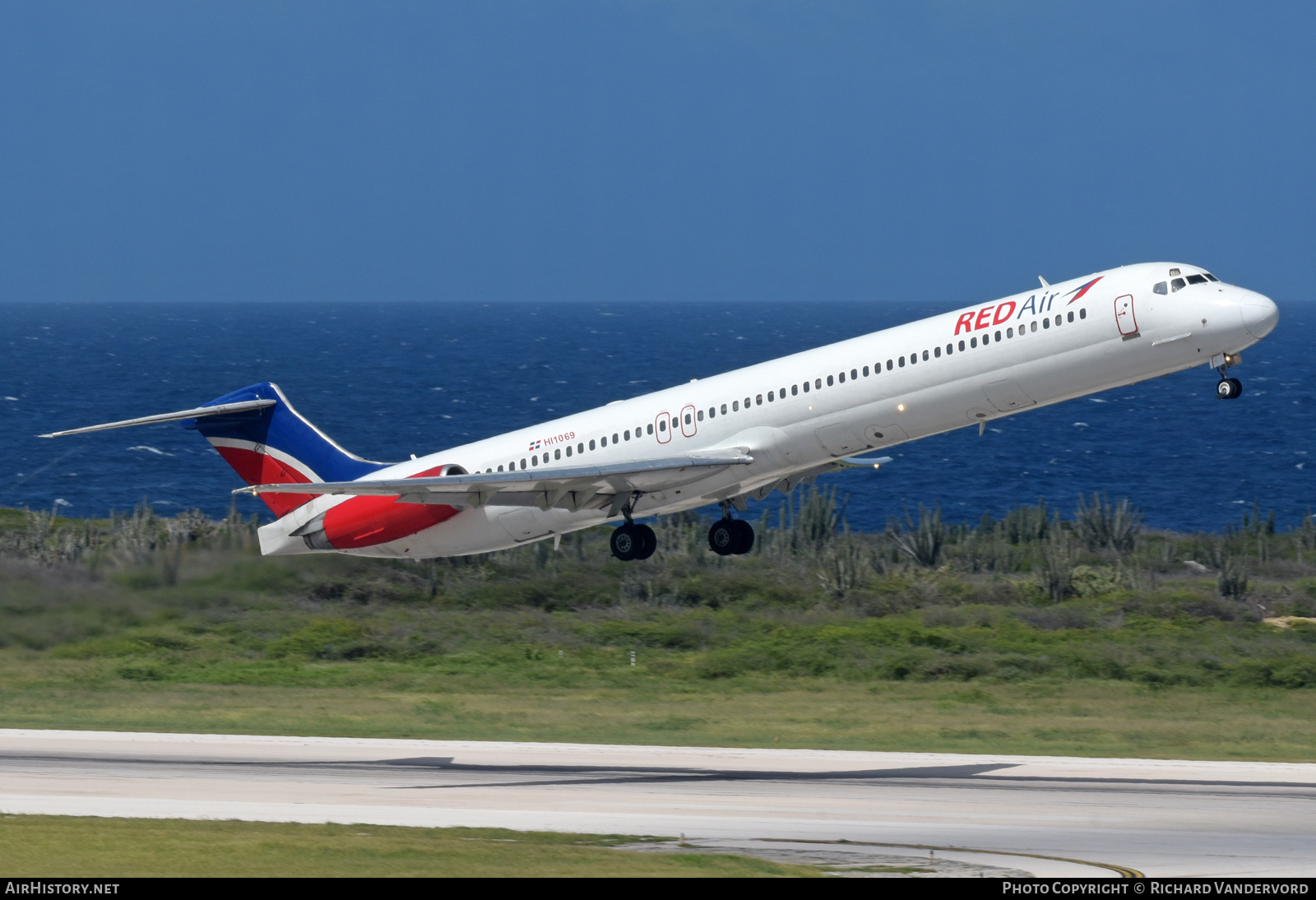 Aircraft Photo of HI1069 | McDonnell Douglas MD-82 (DC-9-82) | Red Air | AirHistory.net #776429