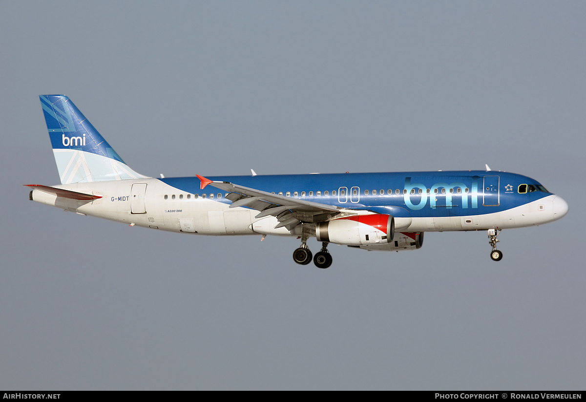 Aircraft Photo of G-MIDT | Airbus A320-232 | BMI - British Midland International | AirHistory.net #776569