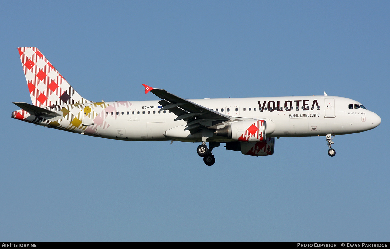 Aircraft Photo of EC-OEI | Airbus A320-214 | Volotea | AirHistory.net #776826