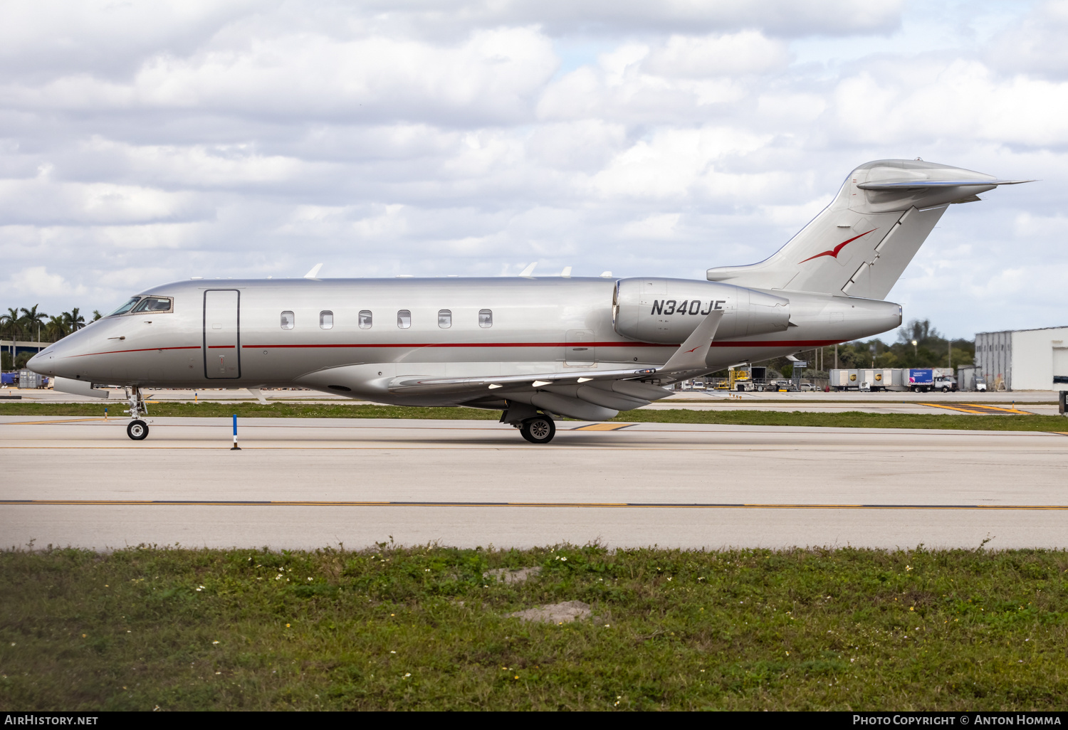 Aircraft Photo of N340JE | Bombardier Challenger 300 (BD-100-1A10) | AirHistory.net #776831