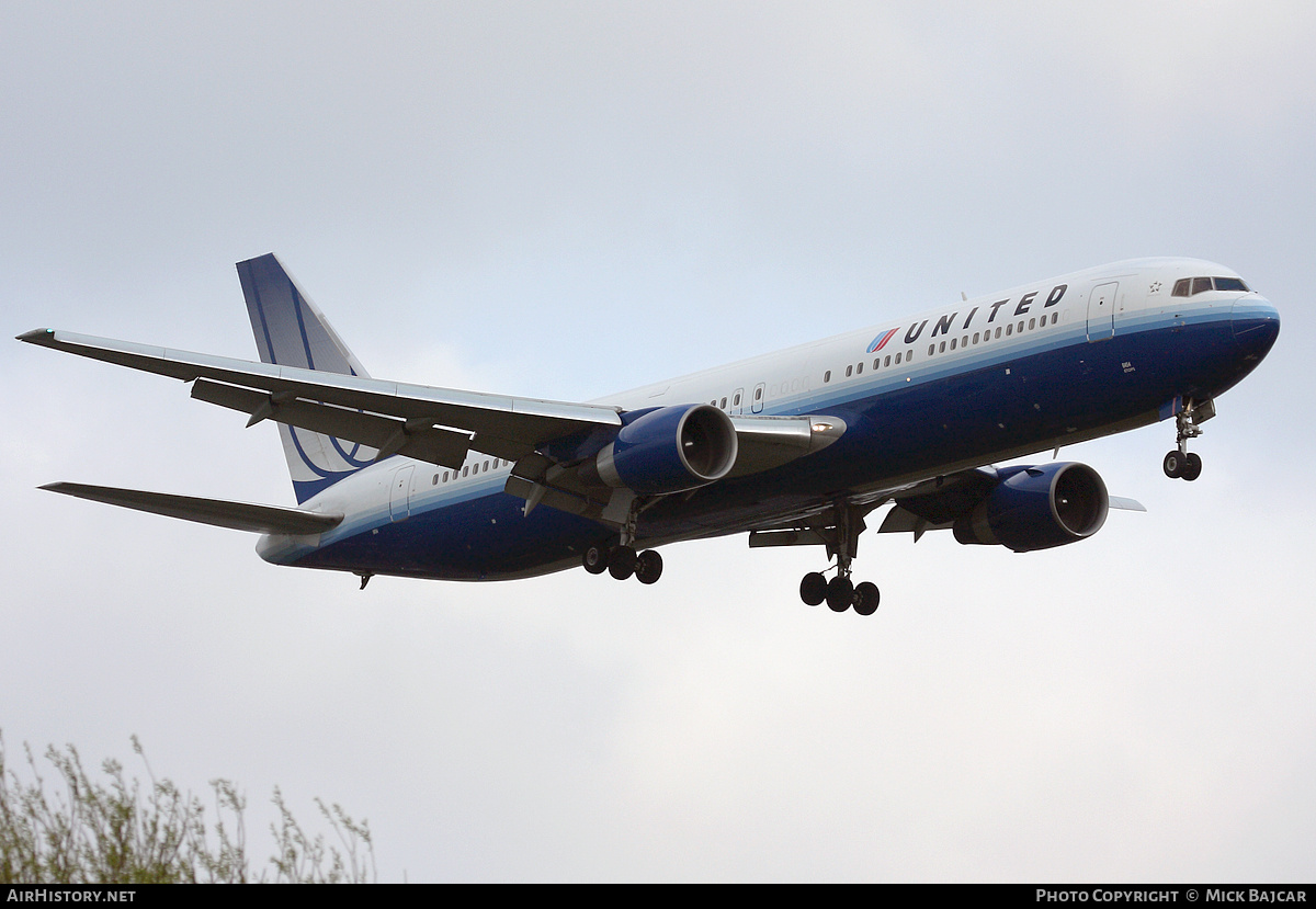 Aircraft Photo of N654UA | Boeing 767-322/ER | United Airlines | AirHistory.net #777043