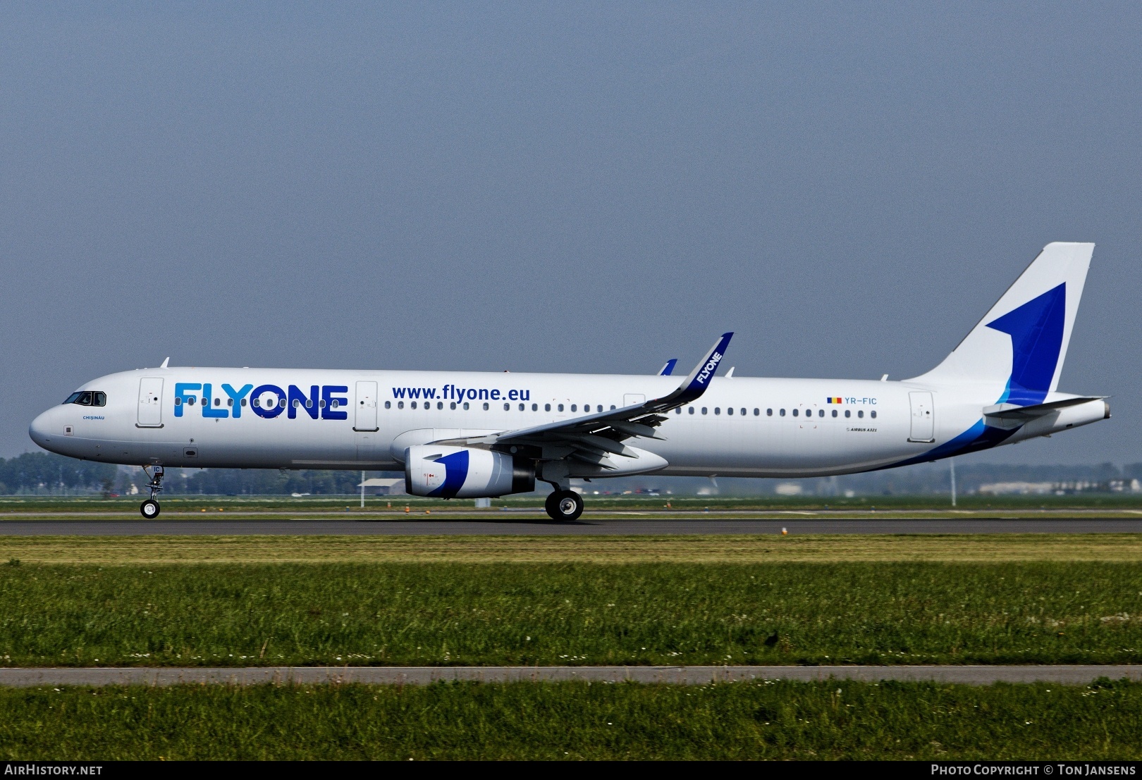 Aircraft Photo of YR-FIC | Airbus A321-231 | FlyOne | AirHistory.net #777174
