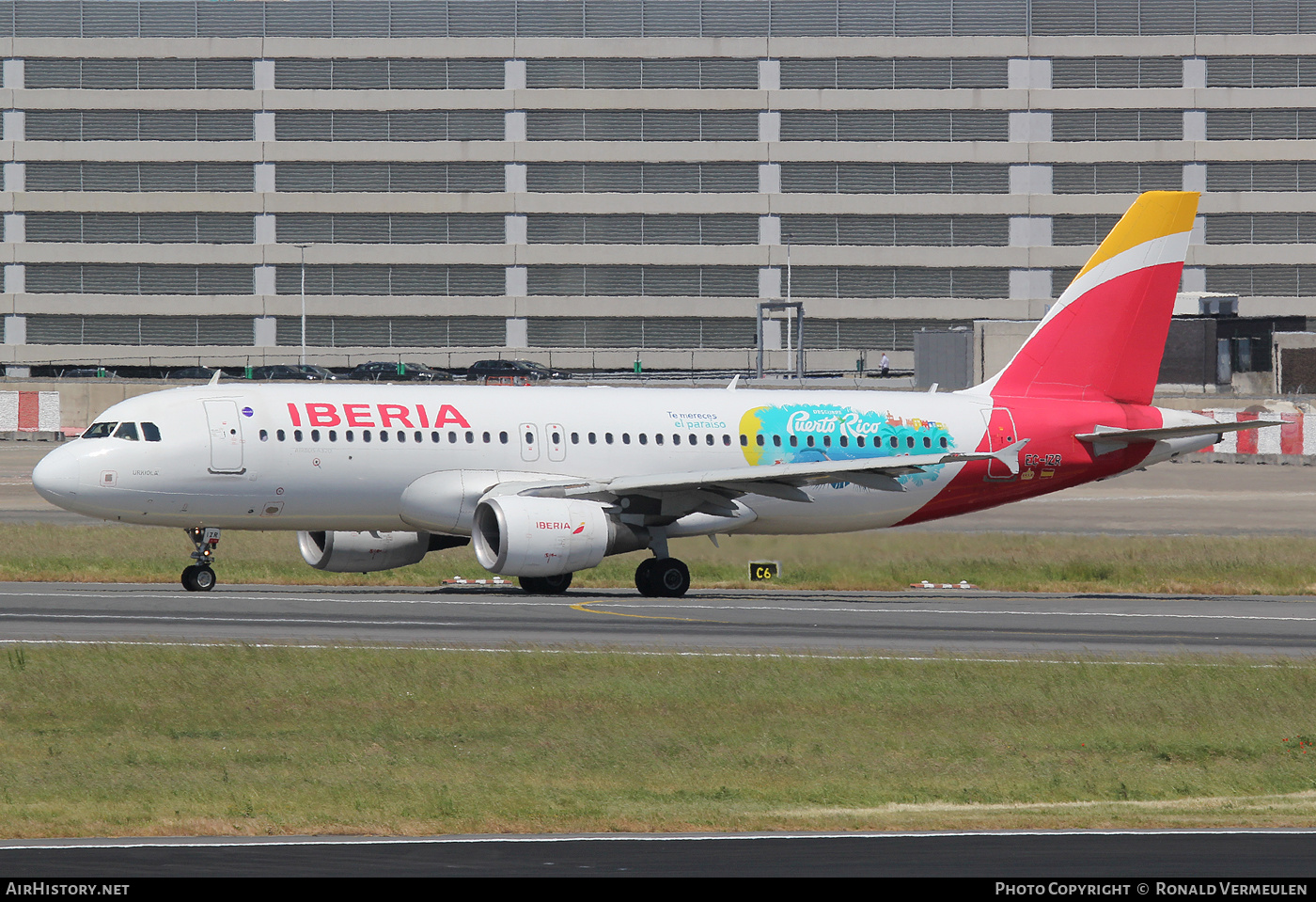 Aircraft Photo of EC-IZR | Airbus A320-214 | Iberia | AirHistory.net #777176