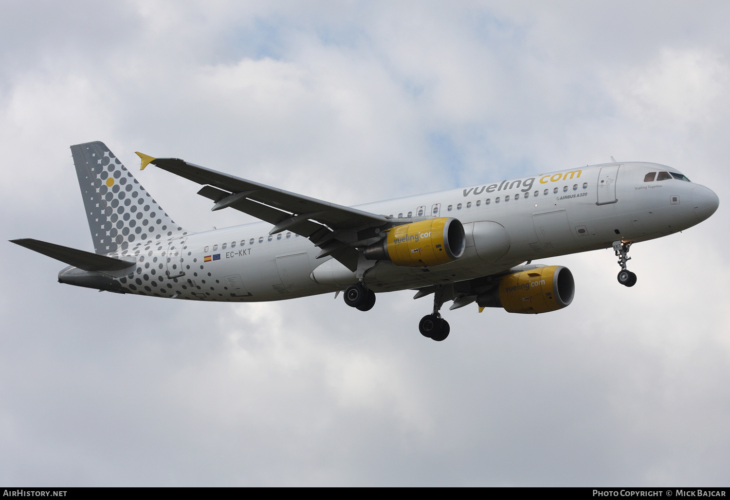 Aircraft Photo of EC-KKT | Airbus A320-214 | Vueling Airlines | AirHistory.net #777189