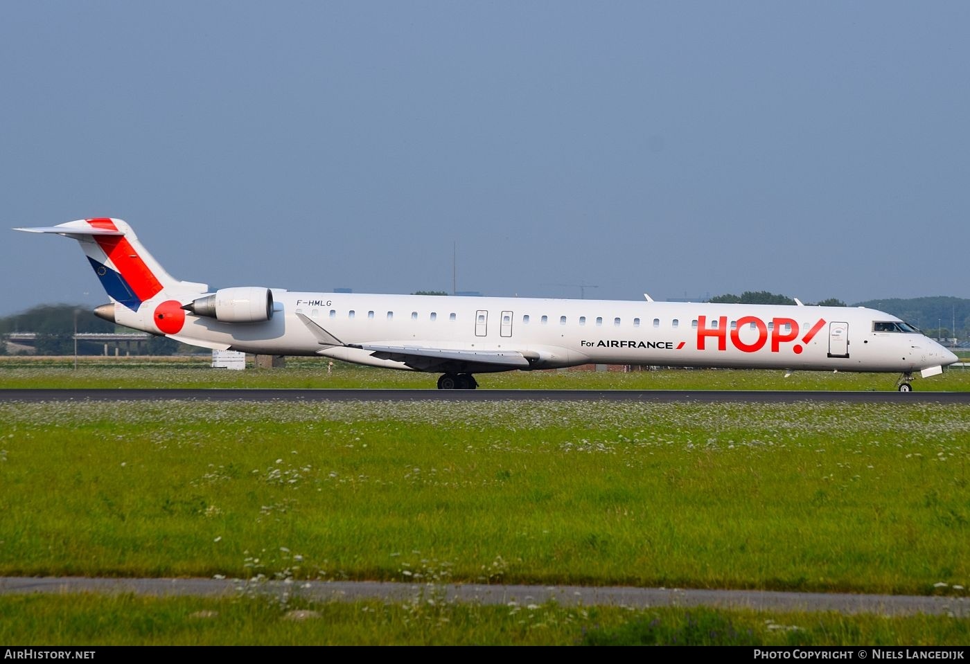 Aircraft Photo of F-HMLG | Bombardier CRJ-1000EL NG (CL-600-2E25) | Hop! | AirHistory.net #777223