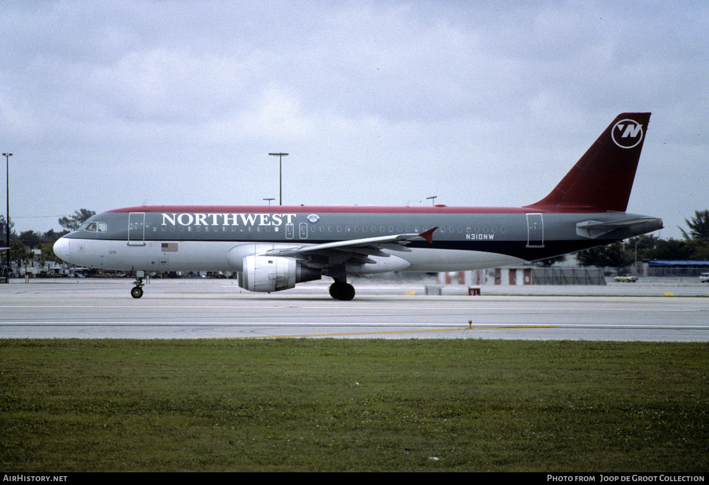 Aircraft Photo of N310NW | Airbus A320-211 | Northwest Airlines | AirHistory.net #777342
