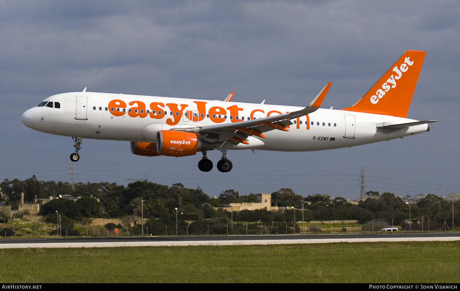 Aircraft Photo of G-EZWT | Airbus A320-214 | EasyJet | AirHistory.net #777395