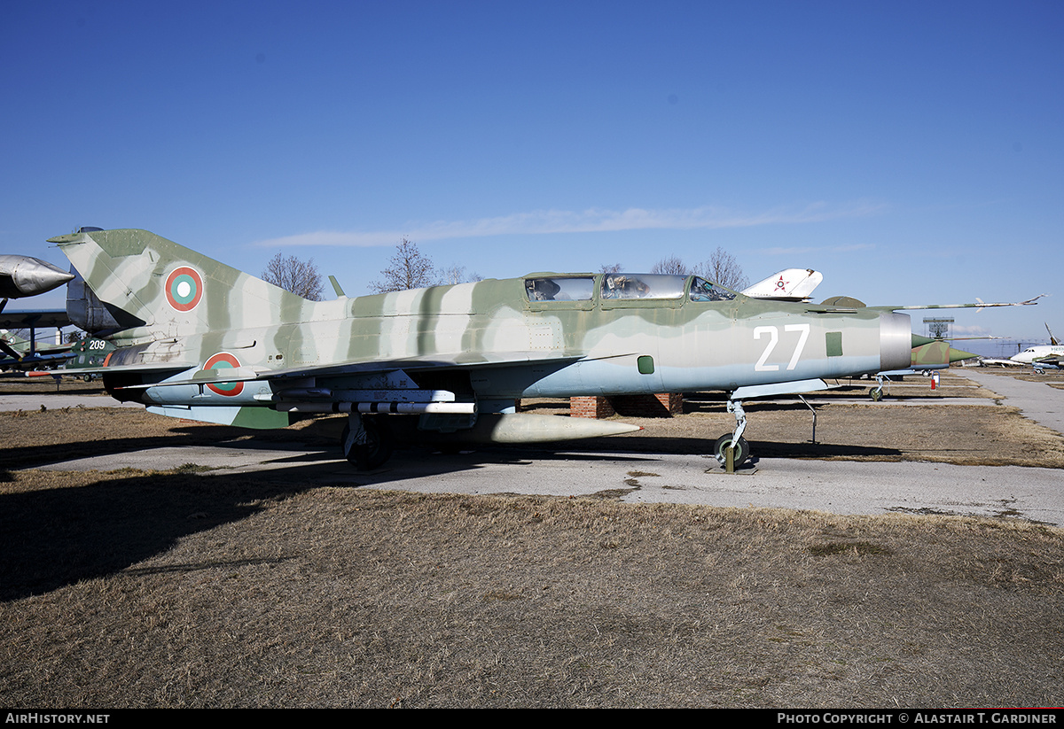 Aircraft Photo of 27 | Mikoyan-Gurevich MiG-21UM | Bulgaria - Air Force | AirHistory.net #777632