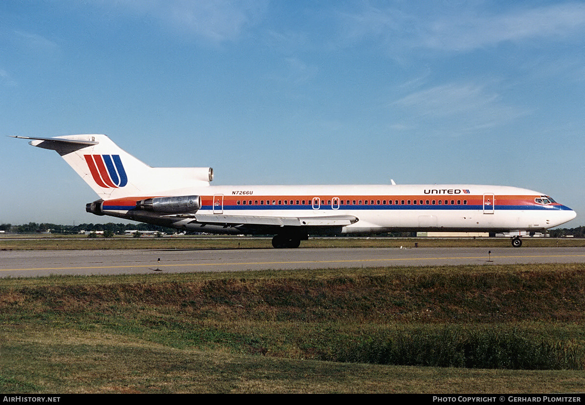 Aircraft Photo of N7266U | Boeing 727-222/Adv | United Airlines | AirHistory.net #777643