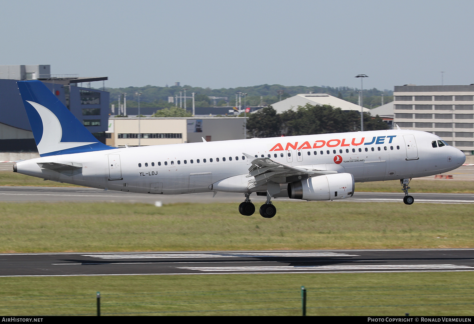 Aircraft Photo of YL-LDJ | Airbus A320-232 | AnadoluJet | AirHistory.net #777792