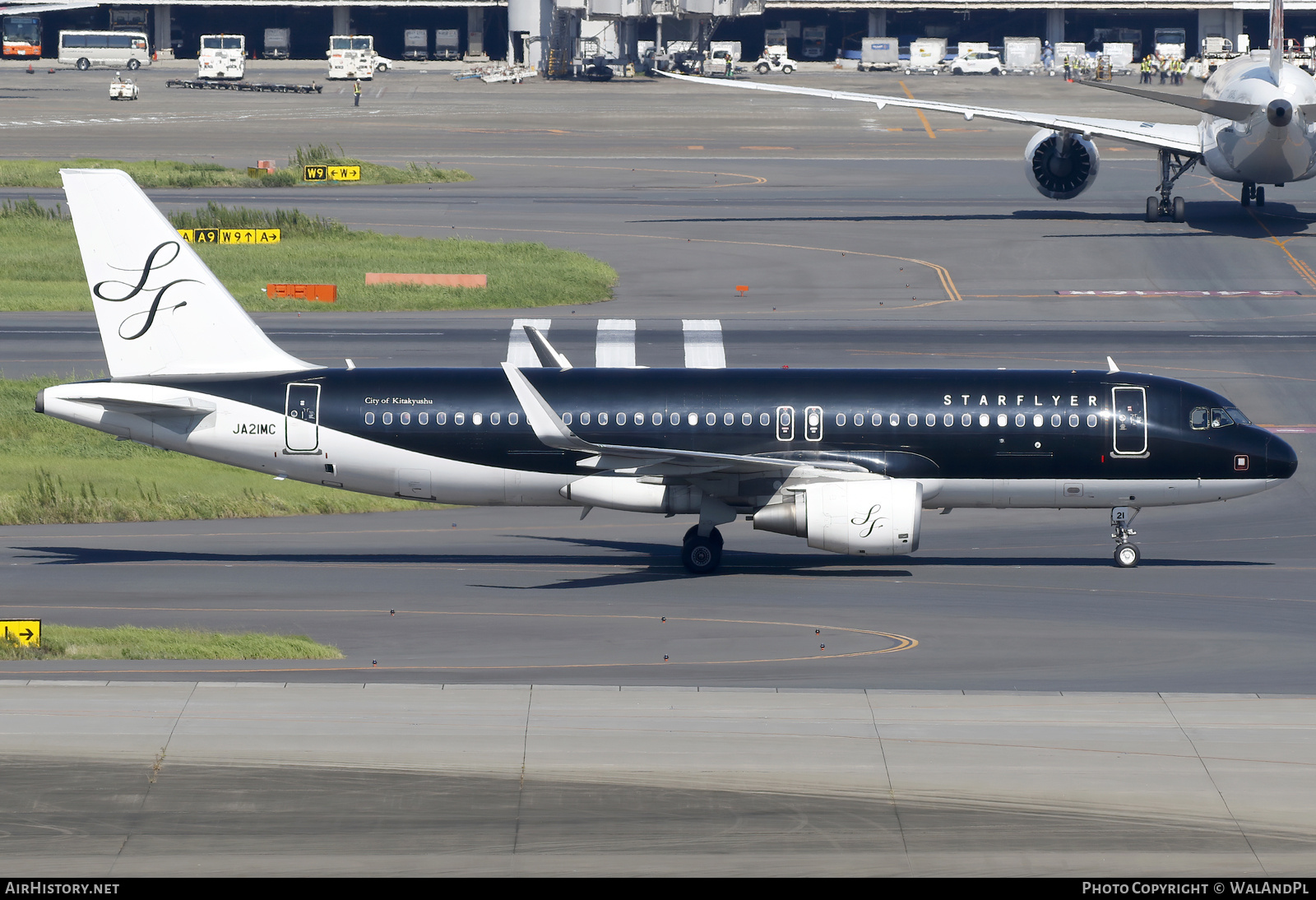 Aircraft Photo of JA21MC | Airbus A320-214 | StarFlyer | AirHistory.net #777831