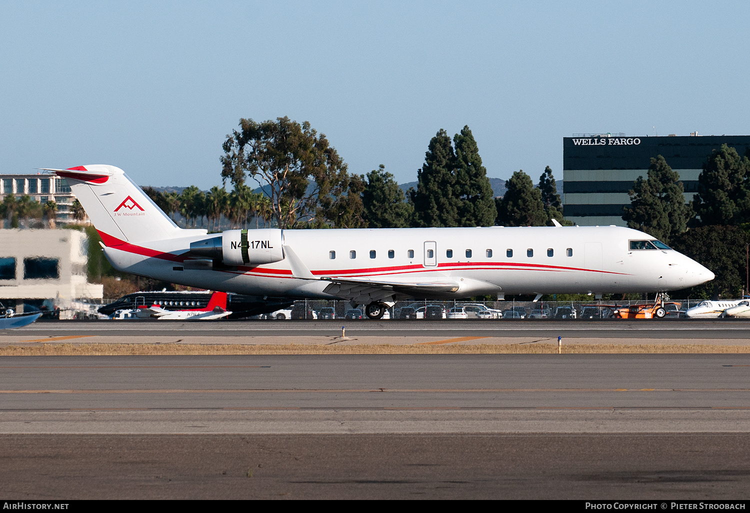Aircraft Photo of N417NL | Bombardier Challenger 850 (CRJ-200SE/CL-600-2B19) | J W Mountain | AirHistory.net #777855