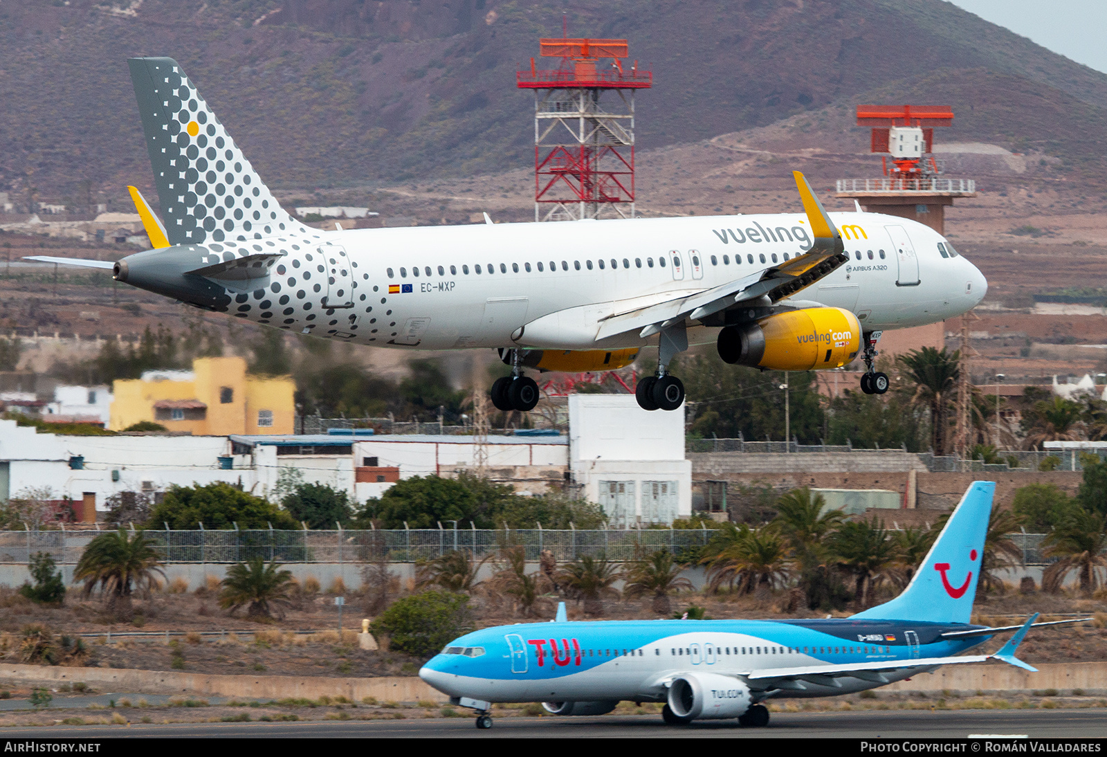 Aircraft Photo of EC-MXP | Airbus A320-232 | Vueling Airlines | AirHistory.net #777984