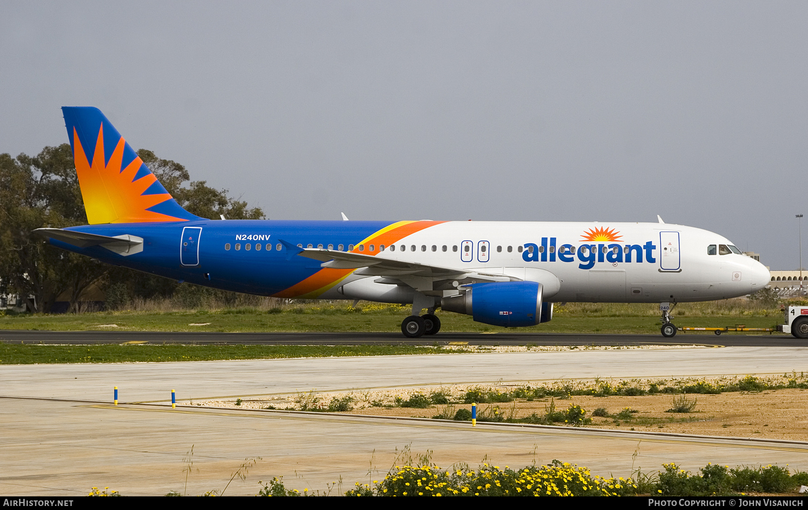 Aircraft Photo of N240NV | Airbus A320-214 | Allegiant Air | AirHistory.net #778174