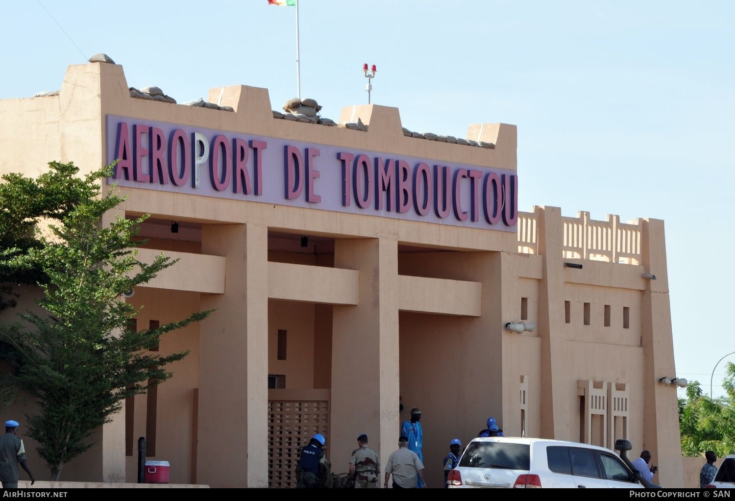 Airport photo of Tymbuctu (GATB / TOM) in Mali | AirHistory.net #778190