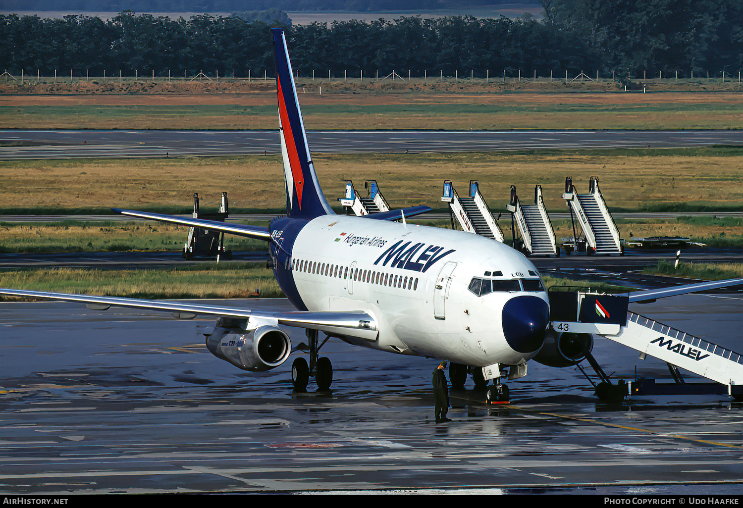 Aircraft Photo of HA-LEB | Boeing 737-2M8/Adv | Malév - Hungarian Airlines | AirHistory.net #778351
