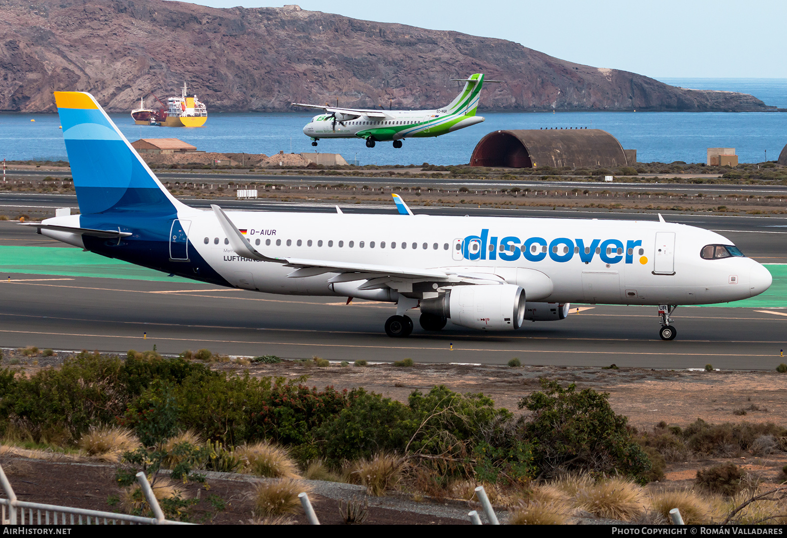 Aircraft Photo of D-AIUR | Airbus A320-214 | Discover Airlines | AirHistory.net #778637