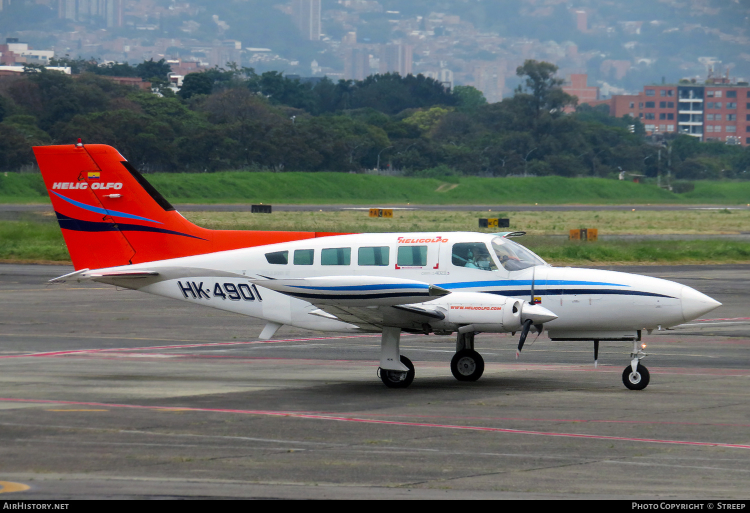 Aircraft Photo of HK-4901 | Cessna 402B | Heligolfo | AirHistory.net #778694