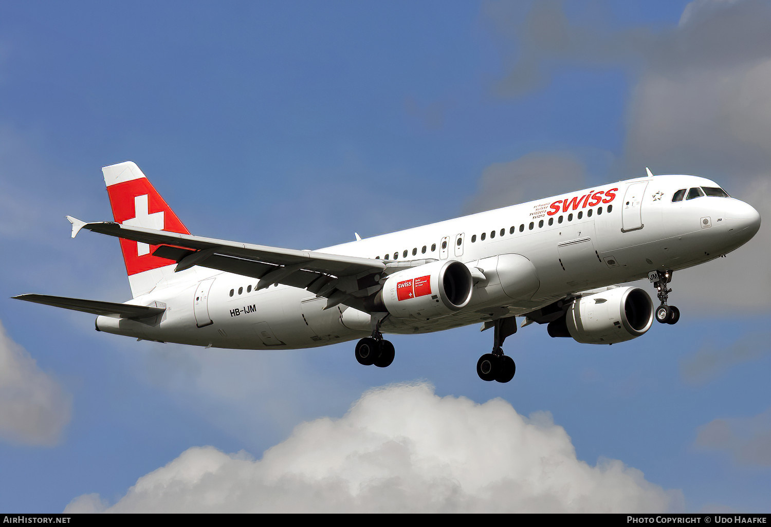 Aircraft Photo of HB-IJM | Airbus A320-214 | Swiss International Air Lines | AirHistory.net #779113