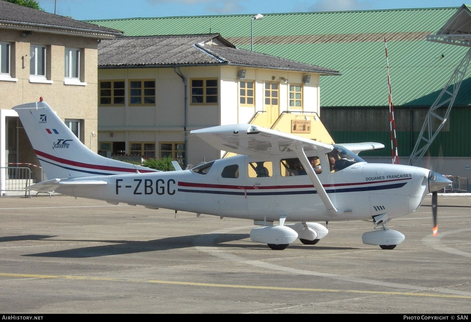 Aircraft Photo of F-ZBGC | Cessna 206H Stationair | France - Customs | AirHistory.net #779204
