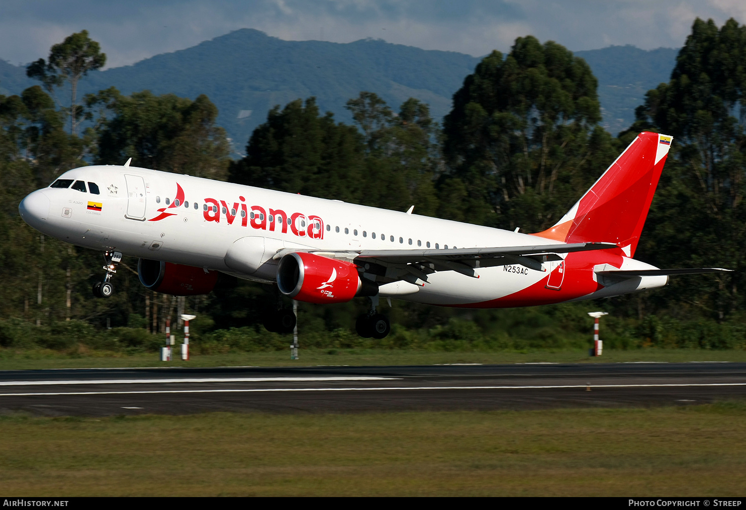 Aircraft Photo of N253AC | Airbus A320-214 | Avianca | AirHistory.net #779481