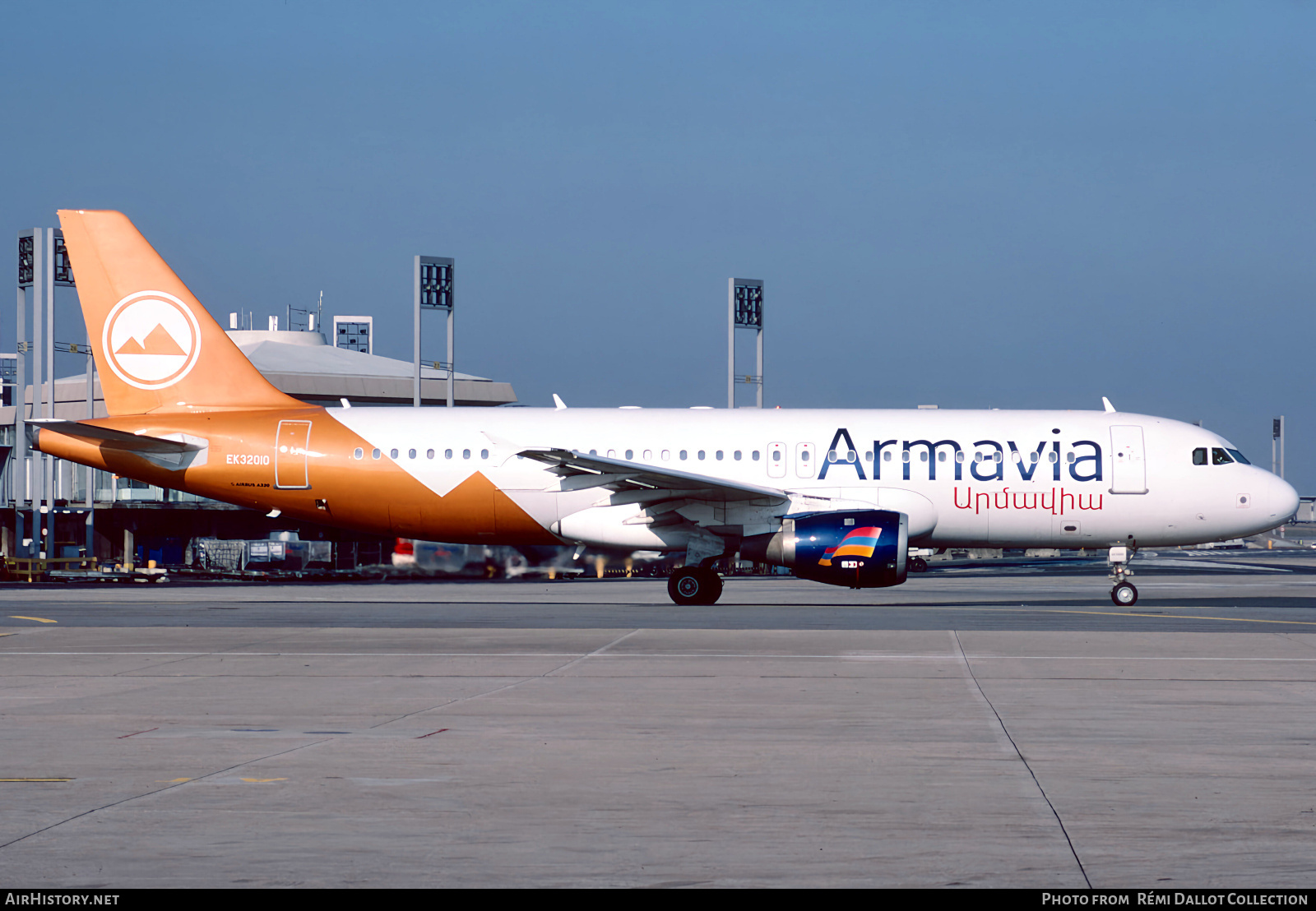 Aircraft Photo of EK-32010 | Airbus A320-211 | Armavia | AirHistory.net #779507