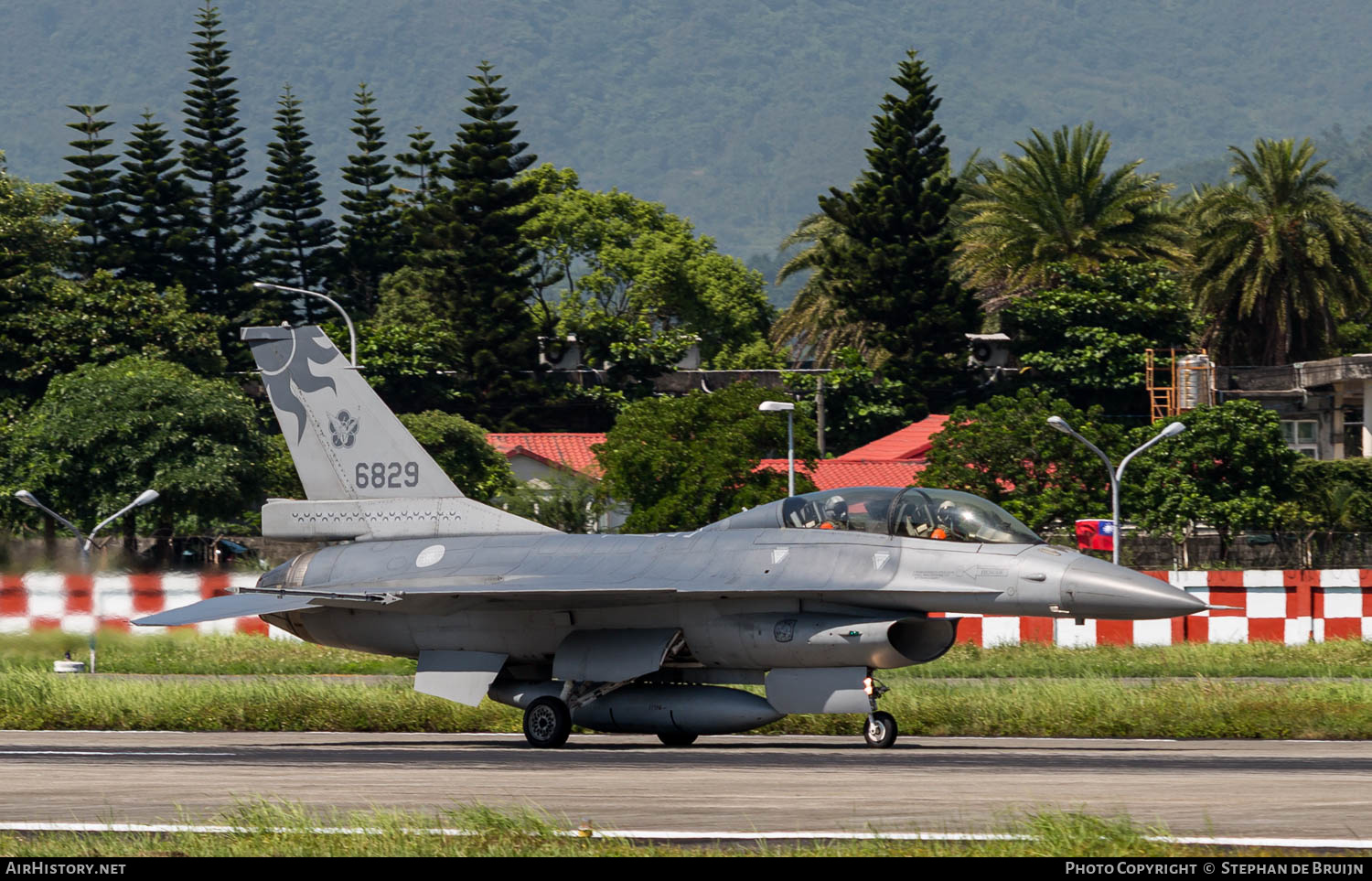 Aircraft Photo of 6829 | General Dynamics F-16B Fighting Falcon | Taiwan - Air Force | AirHistory.net #779658