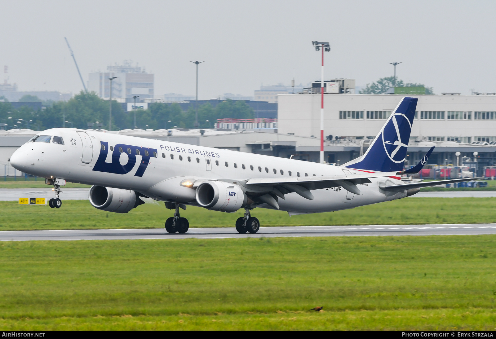 Aircraft Photo of SP-LNP | Embraer 195LR (ERJ-190-200LR) | LOT Polish Airlines - Polskie Linie Lotnicze | AirHistory.net #779955