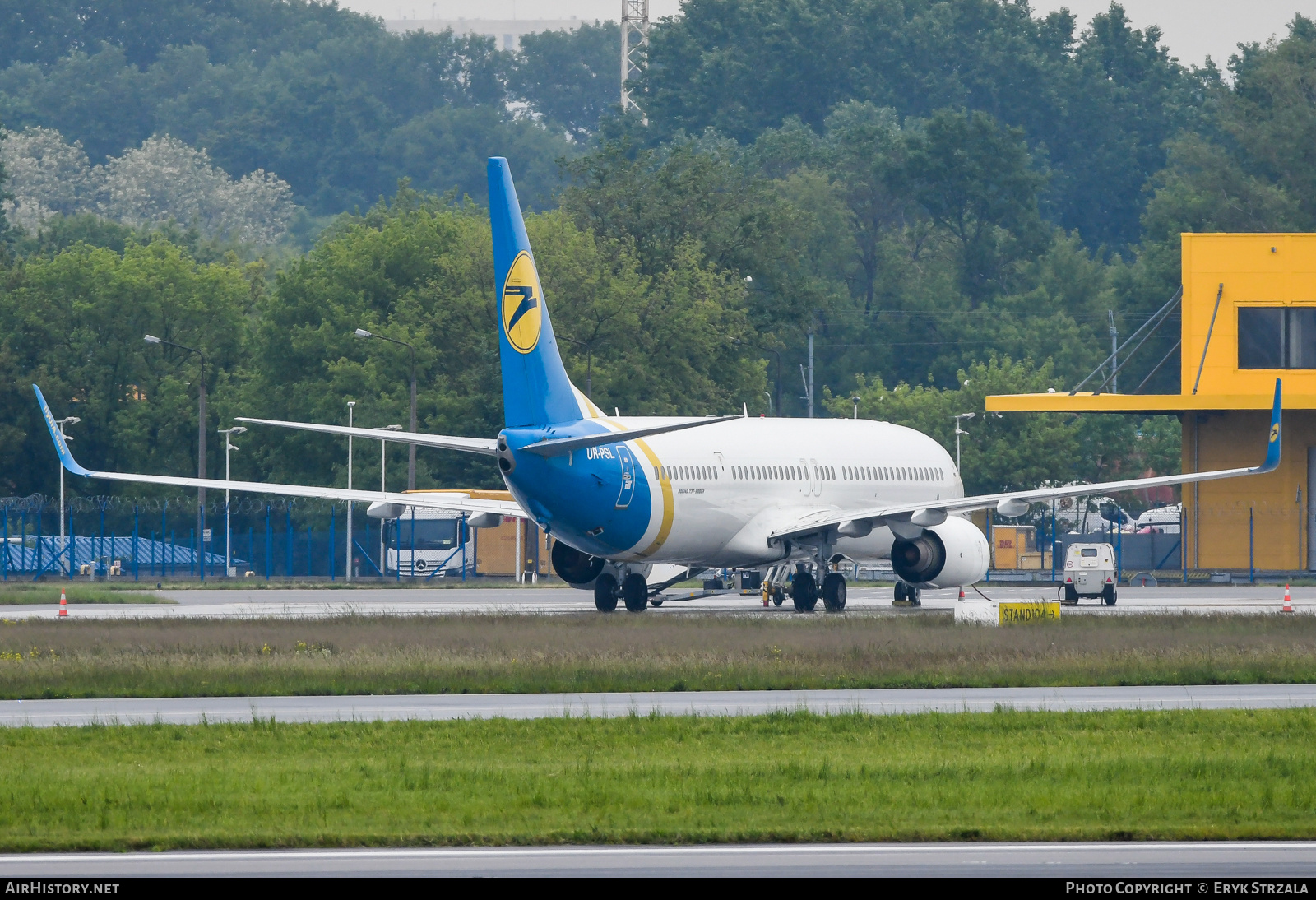 Aircraft Photo of UR-PSL | Boeing 737-94X/ER | Ukraine International Airlines | AirHistory.net #780044