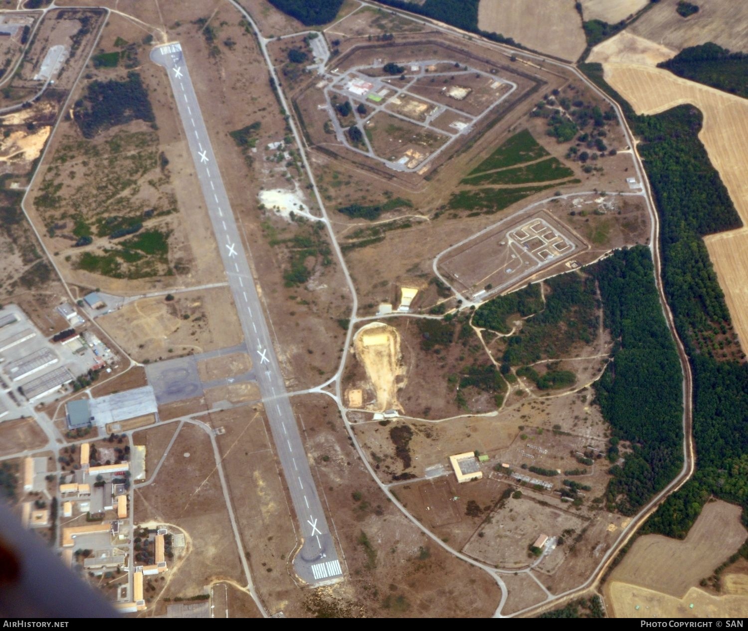 Airport photo of Saint-Christol (LFXI) (closed) in France | AirHistory.net #780315