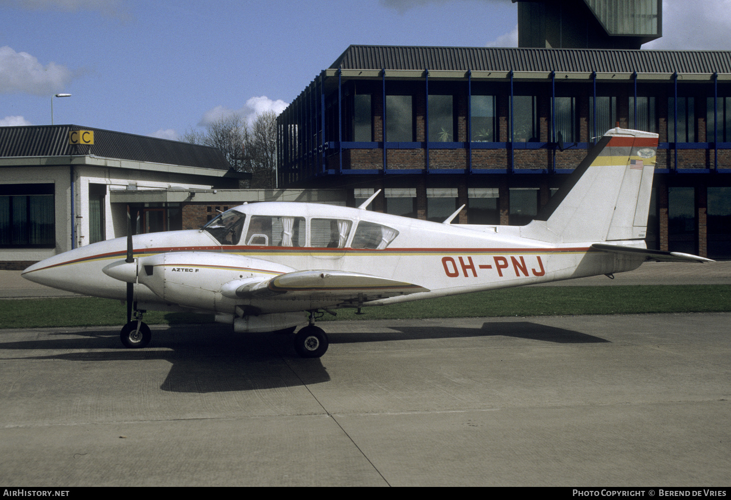 Aircraft Photo of OH-PNJ | Piper PA-23-250 Aztec F | AirHistory.net #780375