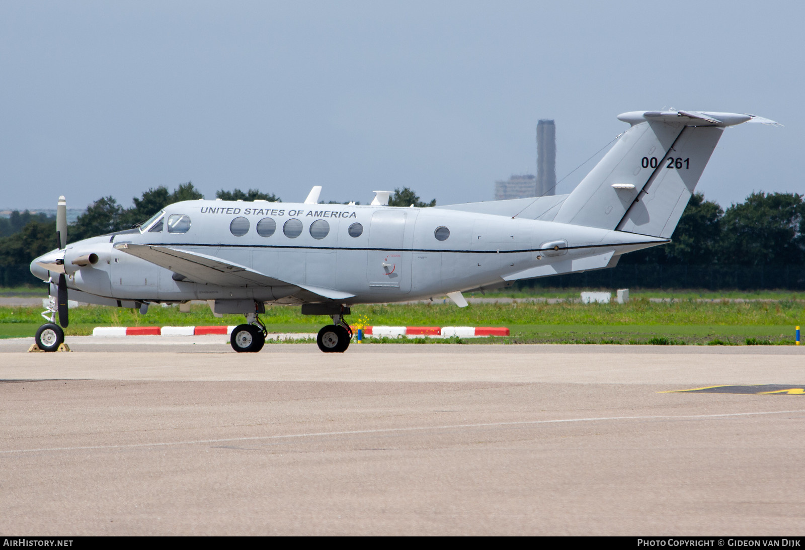 Aircraft Photo of 10-0261 / 00261 | Hawker Beechcraft C-12V-1 Huron (B200C) | USA - Army | AirHistory.net #780547