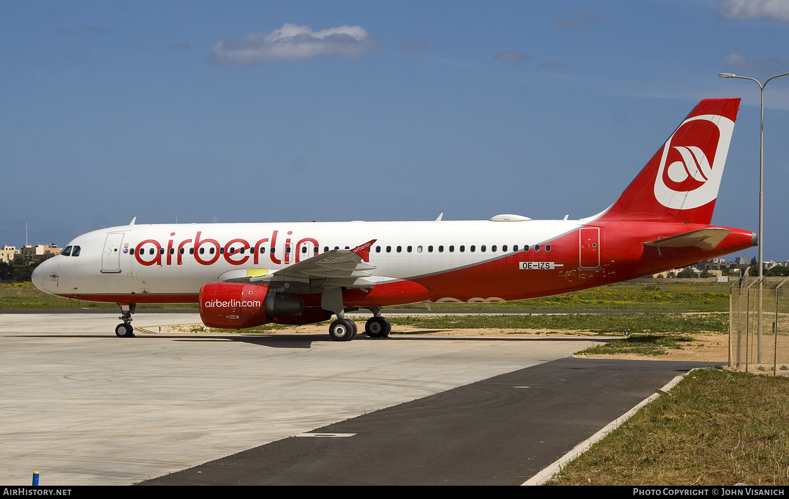 Aircraft Photo of OE-IZS | Airbus A320-214 | Air Berlin | AirHistory.net #781086