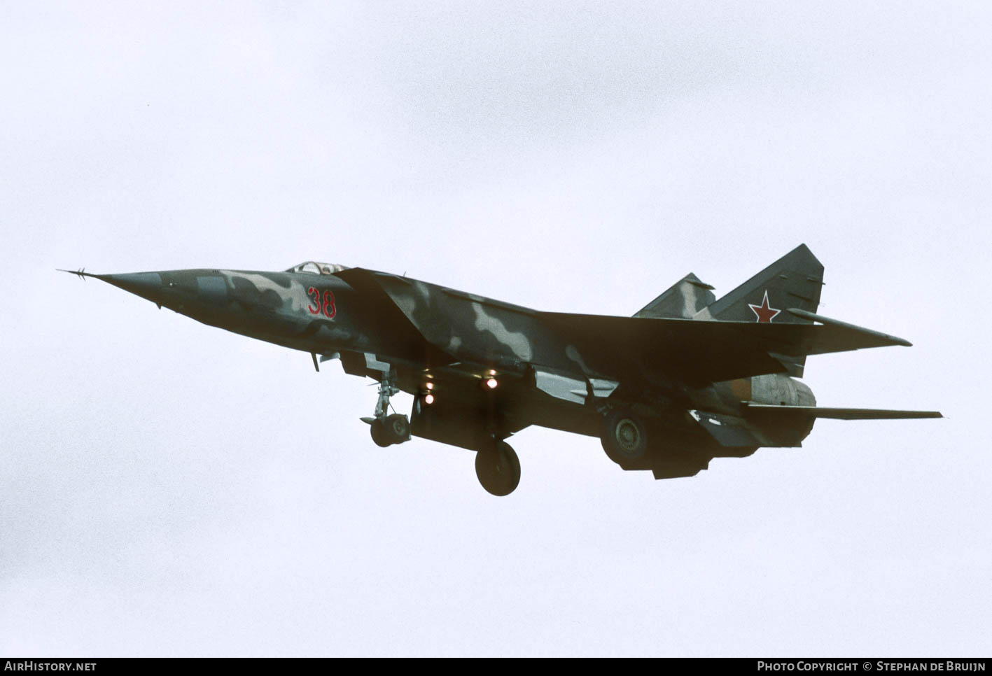 Aircraft Photo of 38 red | Mikoyan-Gurevich MiG-25RBS | Soviet Union - Air Force | AirHistory.net #781269