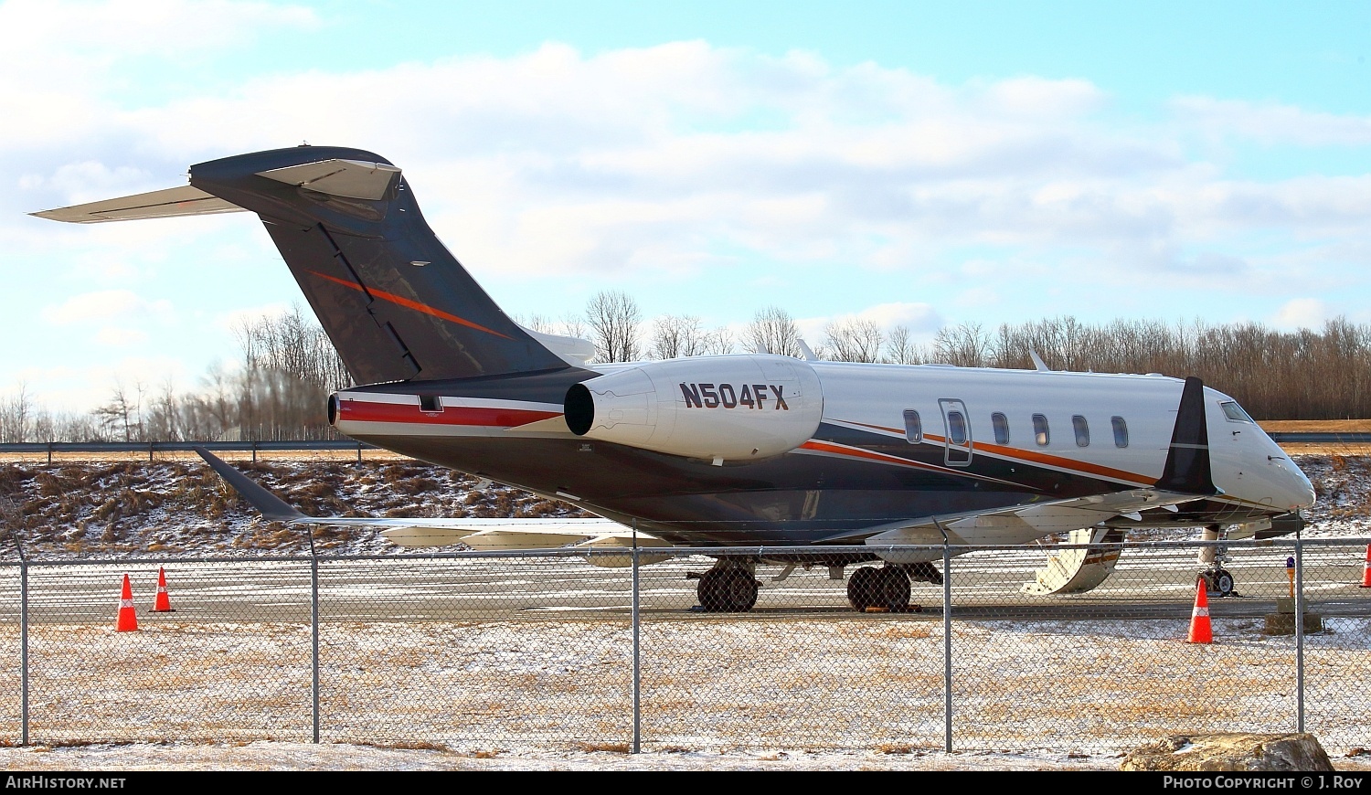 Aircraft Photo of N504FX | Bombardier Challenger 350 (BD-100-1A10) | AirHistory.net #781440