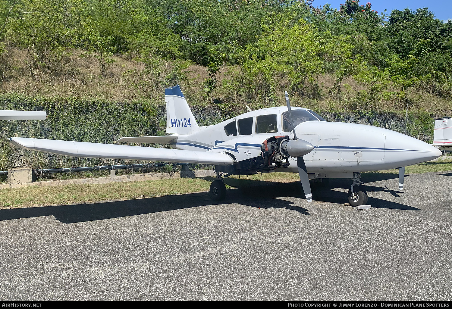 Aircraft Photo of HI1124 | Piper PA-23-250 Aztec | AirHistory.net #781588