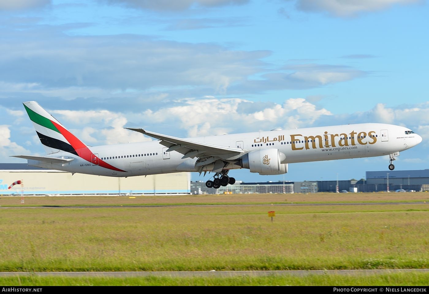 Aircraft Photo of A6-EBU | Boeing 777-31H/ER | Emirates | AirHistory.net #781913