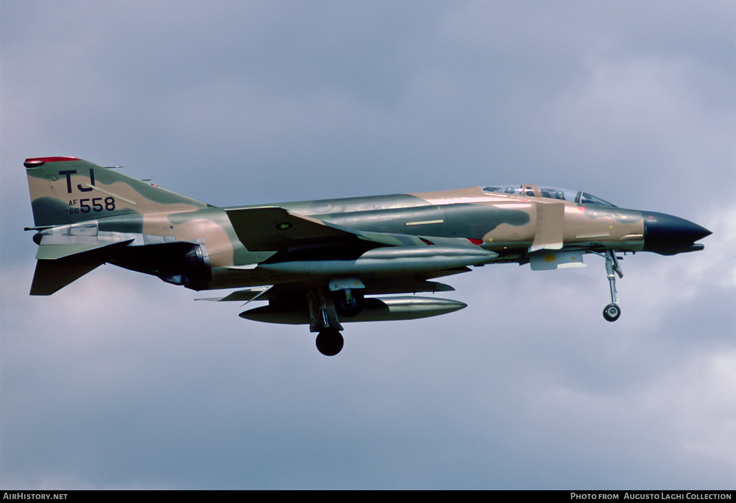 Aircraft Photo of 66-7558 / AF66-558 | McDonnell Douglas F-4D Phantom II | USA - Air Force | AirHistory.net #782051